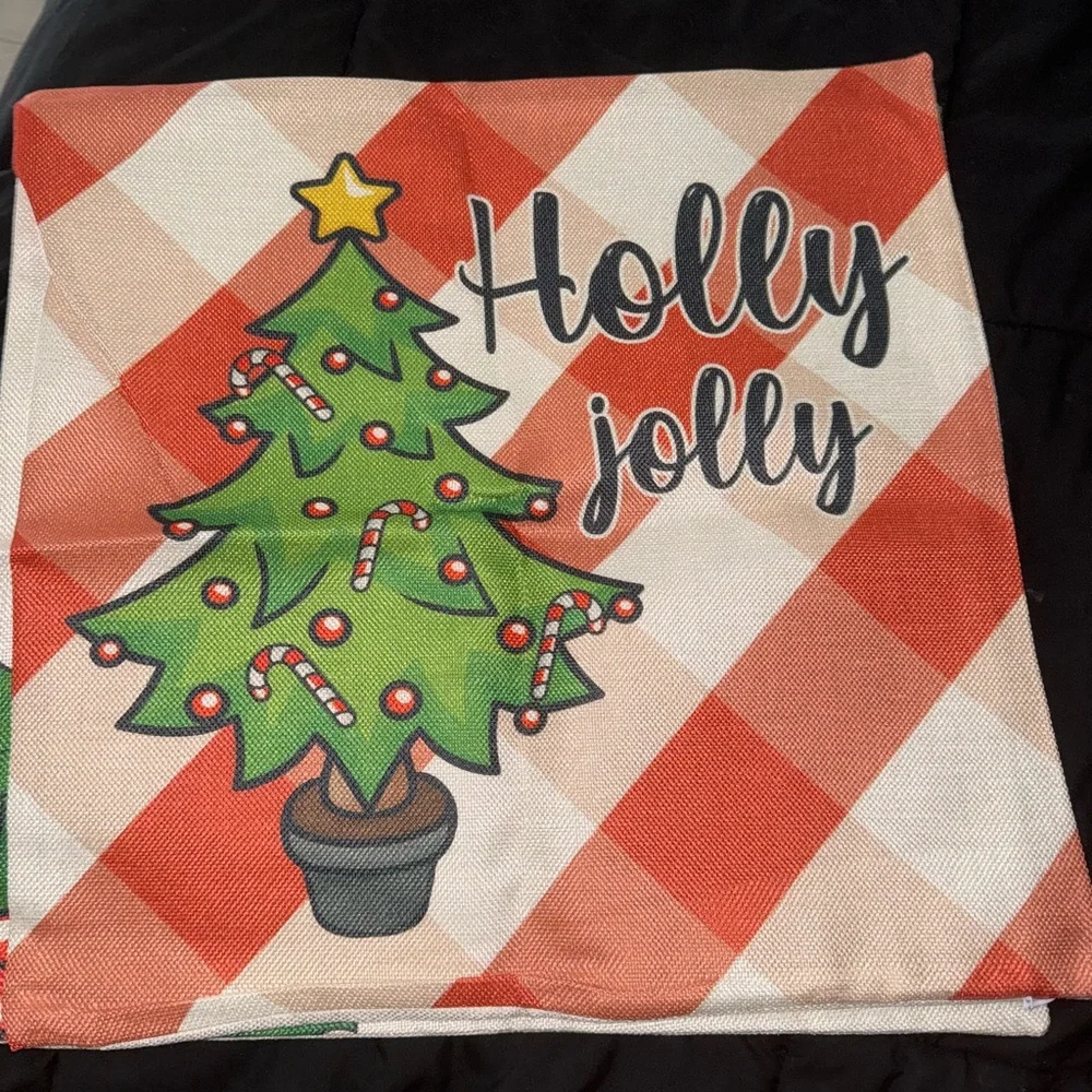 NEW Set of 4 Festive Merry Christmas Pillow Covers, 18